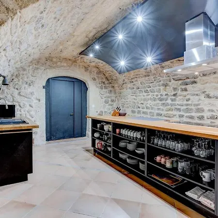 펜션 Stunning Medieval Getaway *
