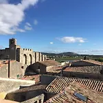Stunning Medieval Getaway Casa de Férias *