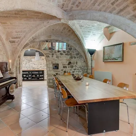 Stunning Medieval Getaway * Vic-la-Gardiole